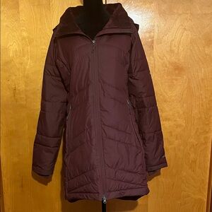 Columbia Women's Large Long Puffer Coat in Burgundy